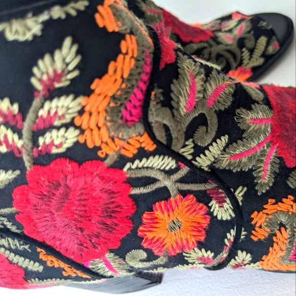 CROWN VINTAGE Frankie Embroidered Shoes - Picture 5 of 8